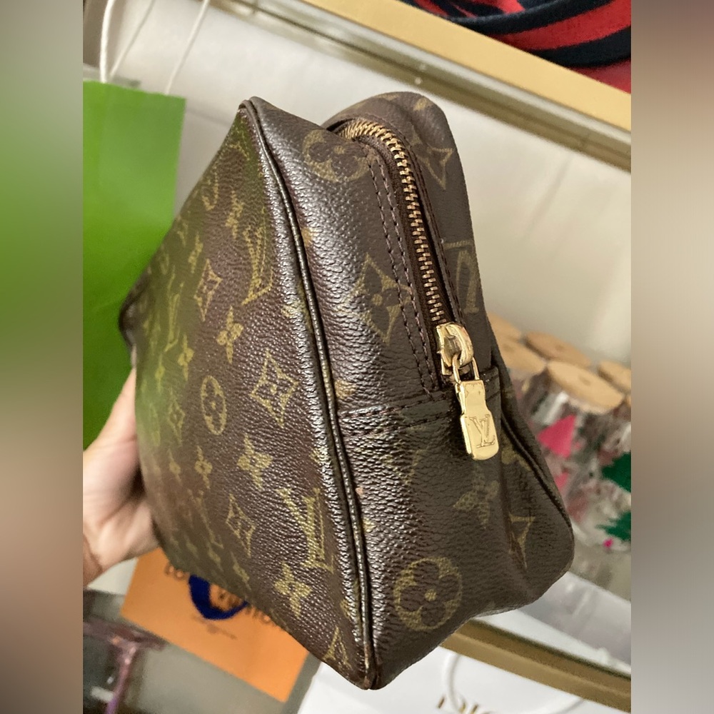 Louis Vuitton Monogram Toiletry Bag TROUSSE 28 - Picture 4 of 14